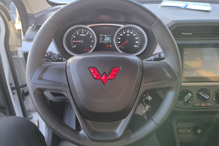 五菱汽车 五菱宏光 2021款 1.5L改款 S舒适型 电动助力LAR中控内饰13