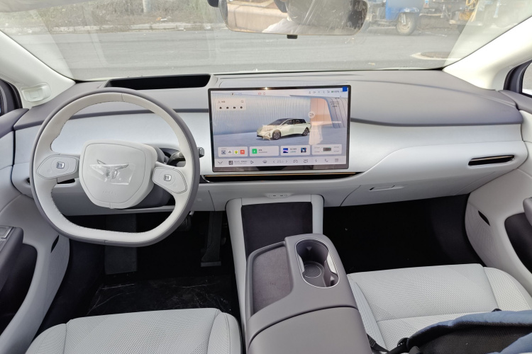 红旗天工05 2025款 550智选版中控内饰7002