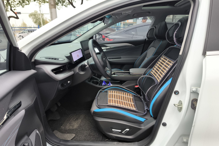 吉利几何G6 2022款 480 新享型中控内饰19