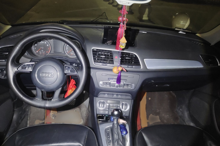 奥迪Q3 2015款 35 TFSI 舒适型中控内饰12