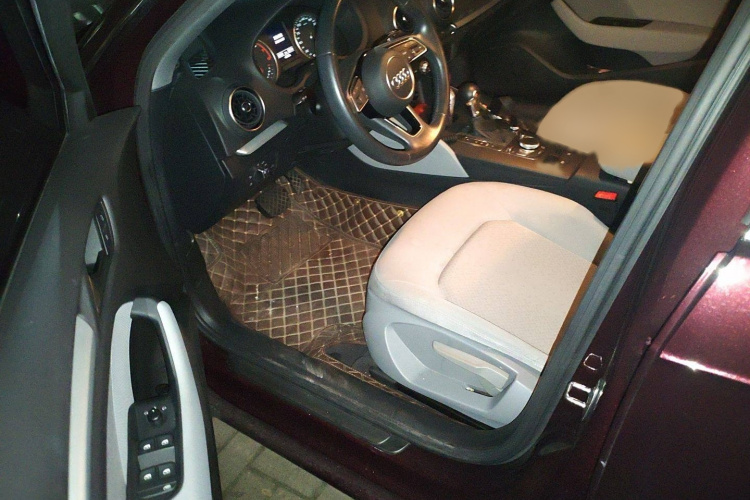 奥迪A3 2019款 Sportback 35 TFSI 进取型 国V中控内饰7003