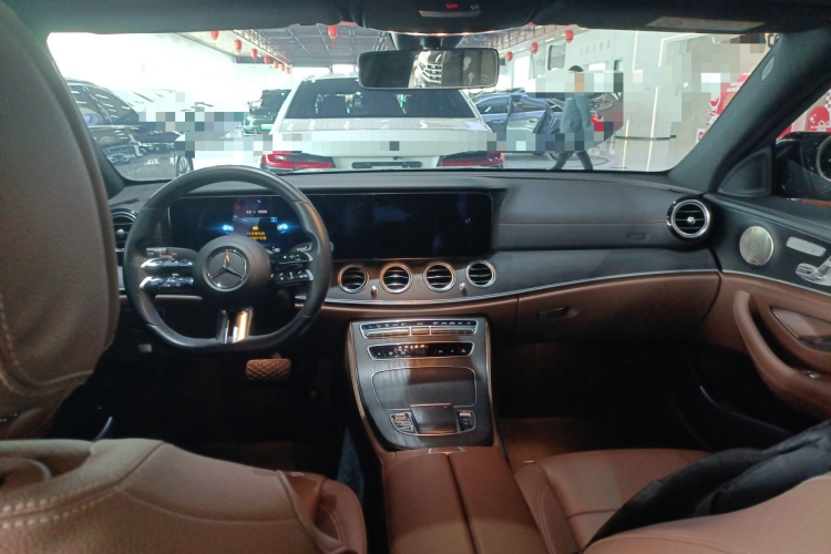 奔驰E级 2021款 改款 E 300 L 运动豪华型中控内饰7002