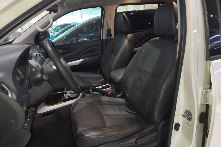 日产 途达 2020款 2.5L XL Upper 自动两驱豪华版中控内饰19