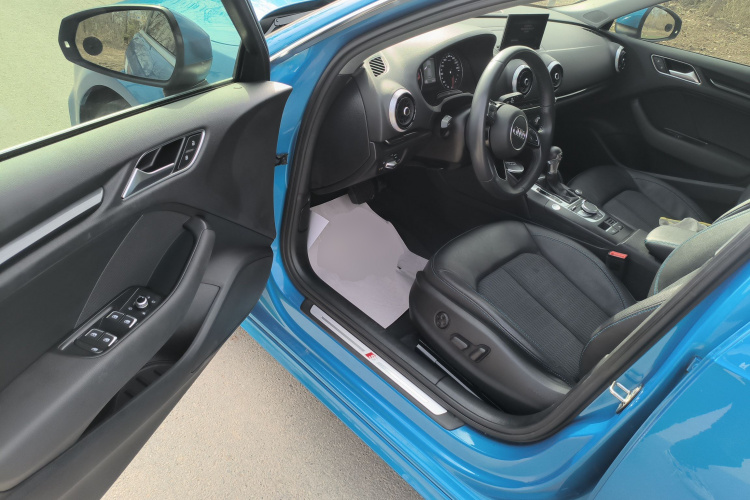 奥迪A3 2018款 30周年年型 Sportback 35 TFSI 时尚型中控内饰20