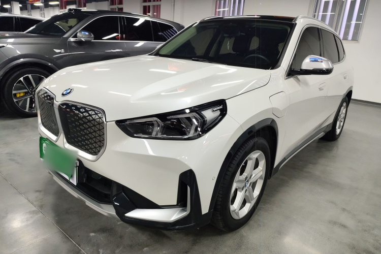 宝马iX1 2023款 eDrive25L X设计套装车身外观1