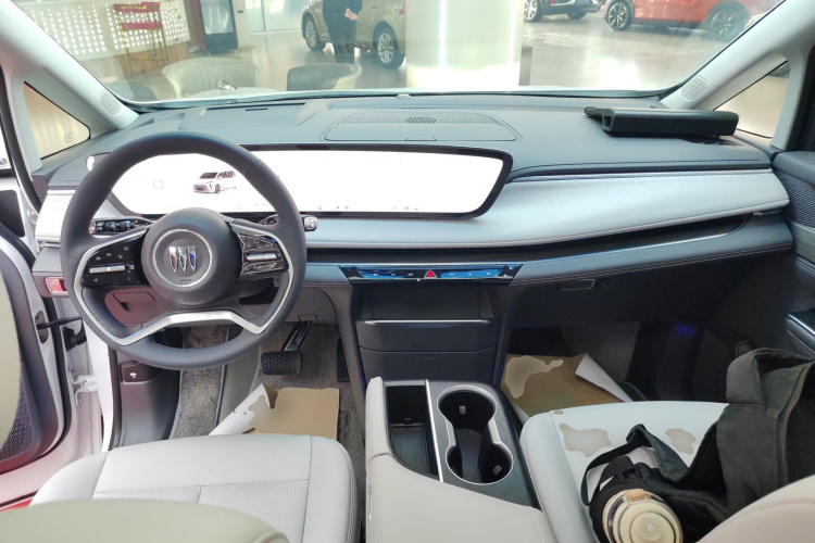 别克GL8 2025款 陆尊 智享版中控内饰12