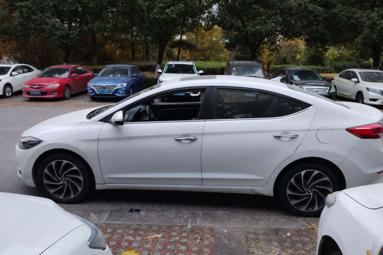 现代 领动 2019款 1.5L CVT智炫·精英型车身外观4