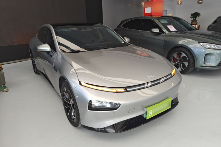 小鹏P7 2022款 480E车身外观3