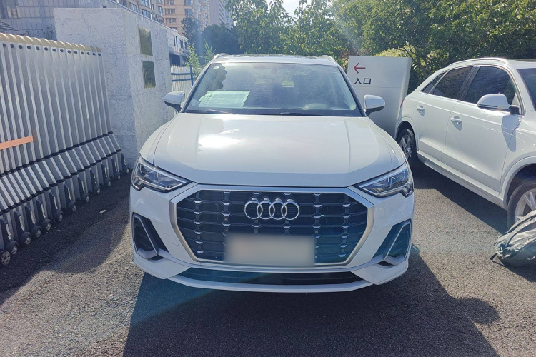 奥迪Q3 2023款 改款 40 TFSI 时尚动感型车身外观2