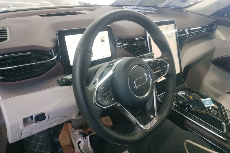 奔腾T90 2023款 2.0T 自动旗舰型中控内饰12