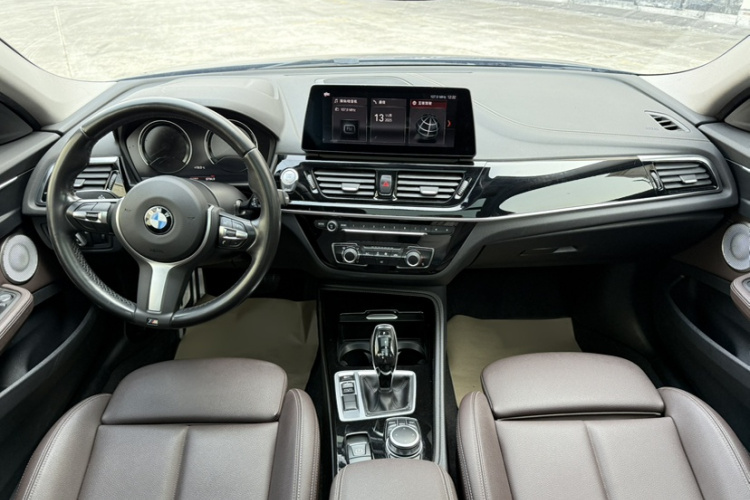 宝马1系 2021款 改款 120i M运动曜夜版中控内饰7003