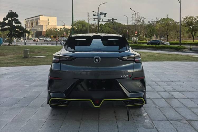 长安UNI-T 2022款 2.0T 运动版 尊贵型车身外观6009