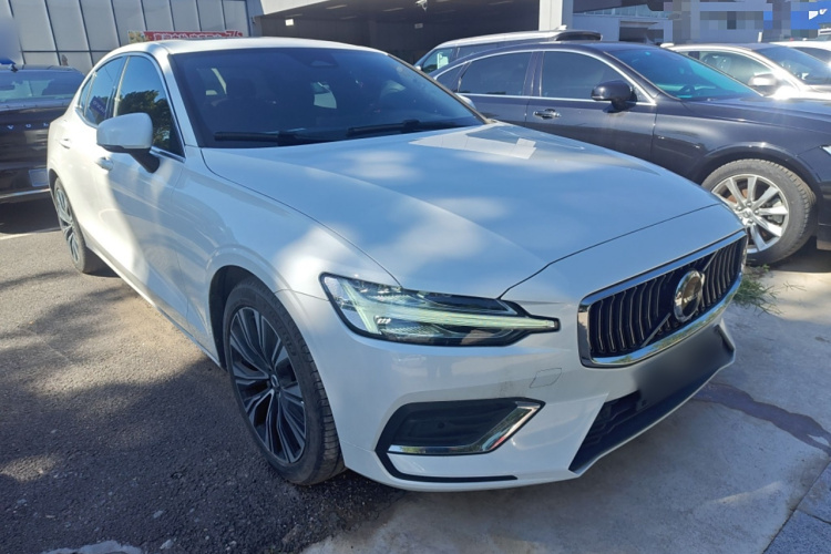 沃尔沃S60 2024款 B4 智远豪华版车身外观3