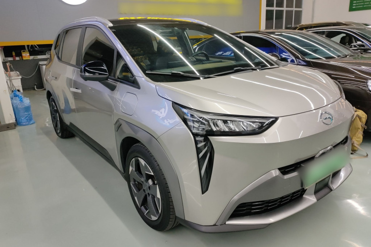 埃安 AION Y 2022款 70 智领版 磷酸铁锂车身外观3