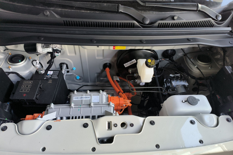 五菱汽车 宏光MINIEV 2025款 四门版 进阶款机舱底盘24