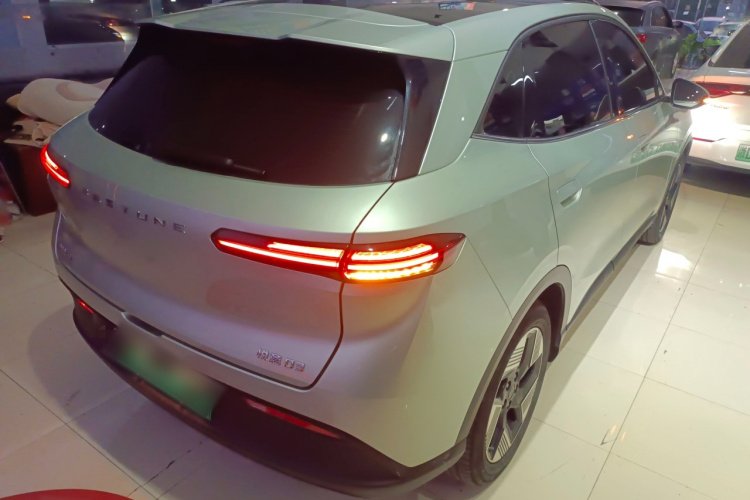 奔腾 悦意03 2025款 565km 臻享版车身外观7