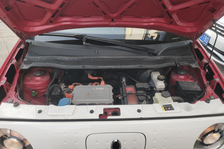 欧拉黑猫 2019款 351km 女神版机舱底盘24