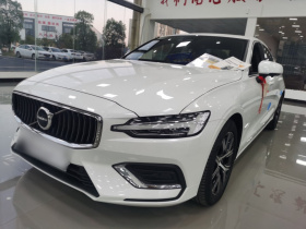 沃尔沃S60 2023款 B4 智逸豪华版