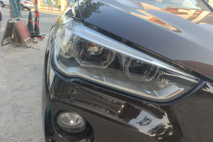 宝马X1 2018款 xDrive20Li 尊享型车身外观8