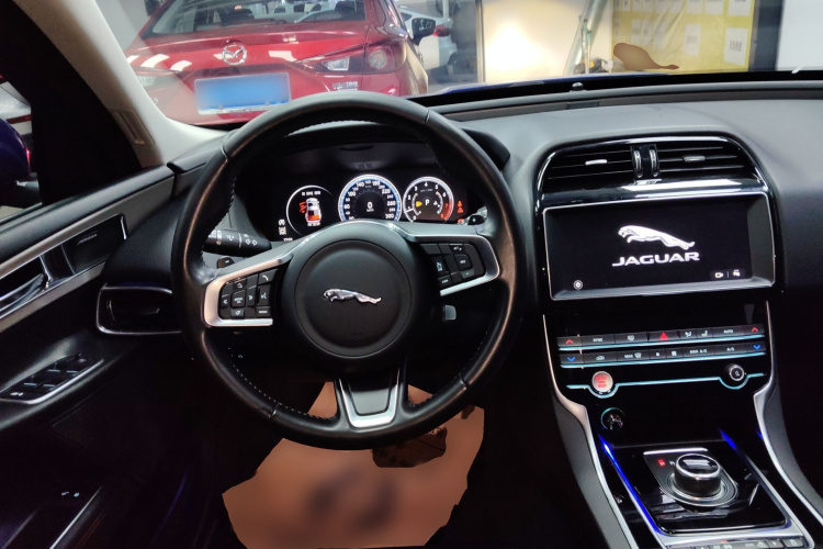 捷豹XEL 2019款 2.0T 200PS 尊享版中控内饰13
