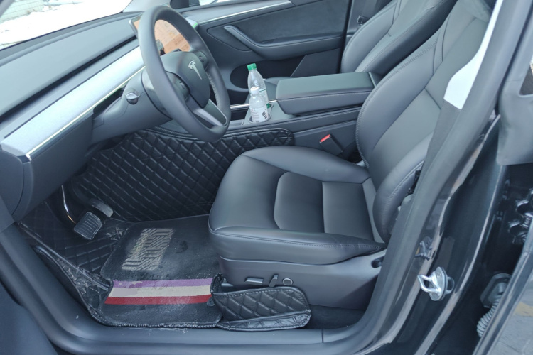 特斯拉 Model Y 2024款 后轮驱动版中控内饰19