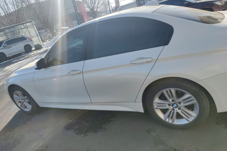 宝马3系 2017款 318i 时尚型车身外观4