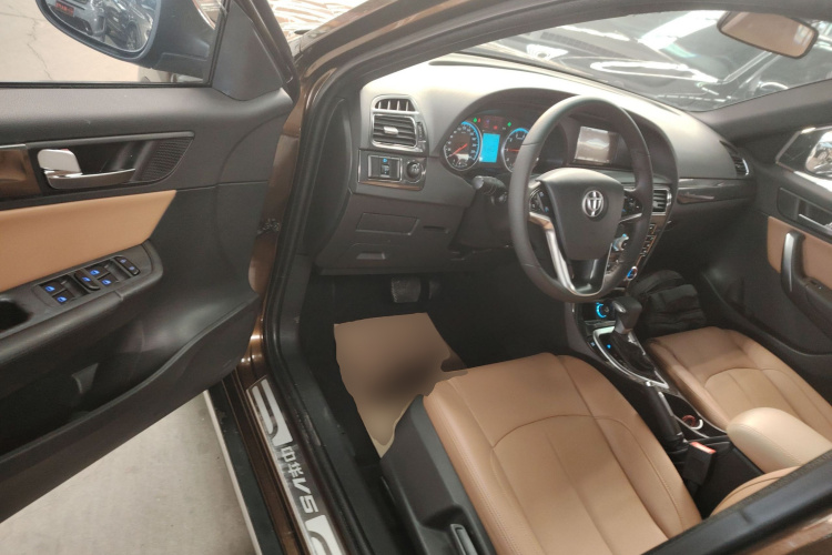 中华V5 2016款 1.5T 自动两驱智能型中控内饰7003