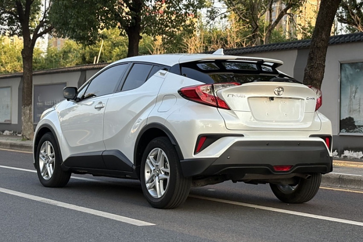 丰田C-HR 2022款 2.0L 舒适版车身外观6004
