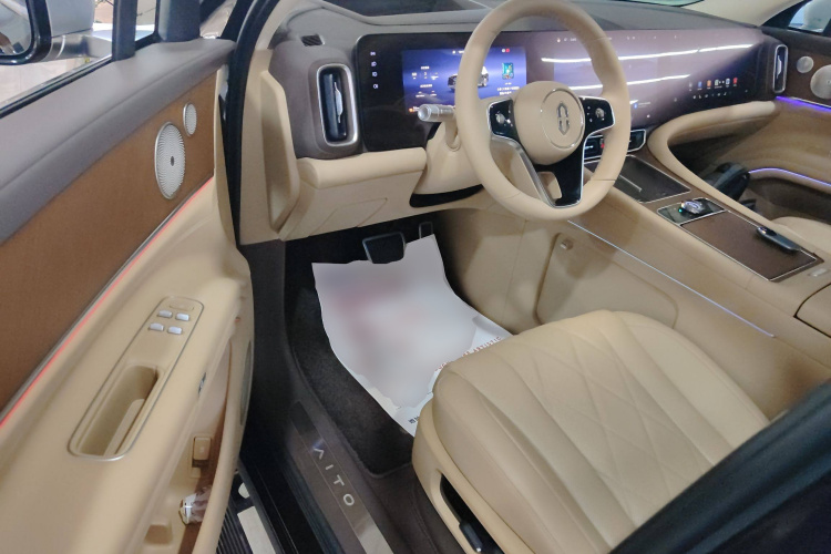 鸿蒙智行 问界M9 2024款 增程 Max版 42kWh 5座版中控内饰20