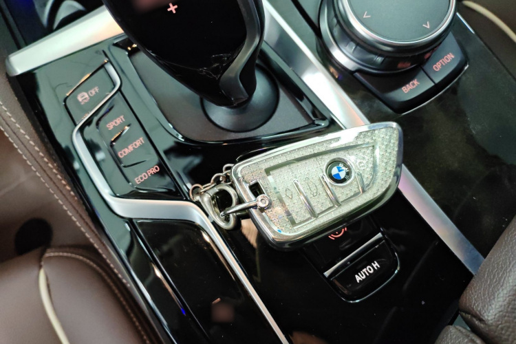 宝马5系 2022款 改款二 525Li 豪华套装中控内饰7001