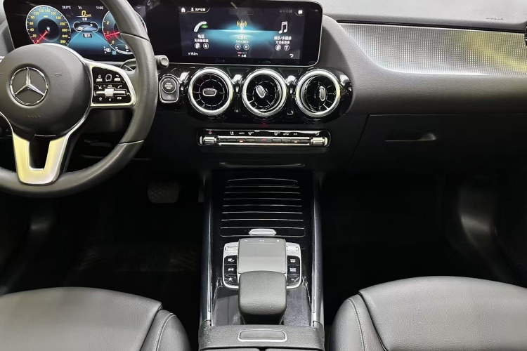 奔驰A级 2022款 改款 A 200 L 运动轿车动感型局部细节18