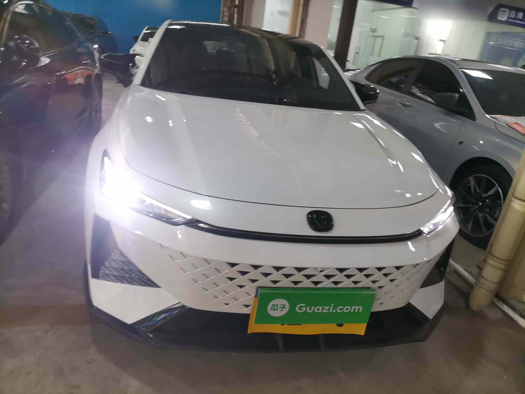 长安UNI-V 2024款 1.5T 尊贵运动型(1)