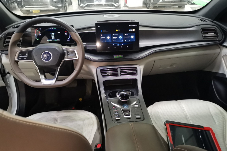 比亚迪 秦PLUS 2024款 荣耀版 DM-i 55KM领先型中控内饰12