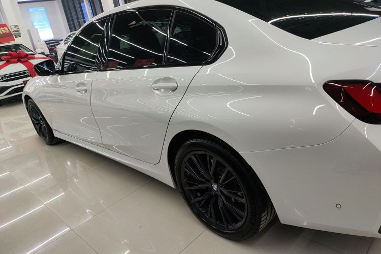 宝马3系 2024款 325Li M运动曜夜套装车身外观4