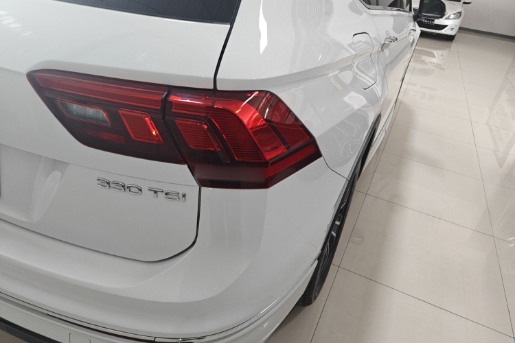 大众 途观L 2025款 出众款 330TSI 自动两驱R-Line龙耀版车身外观6006