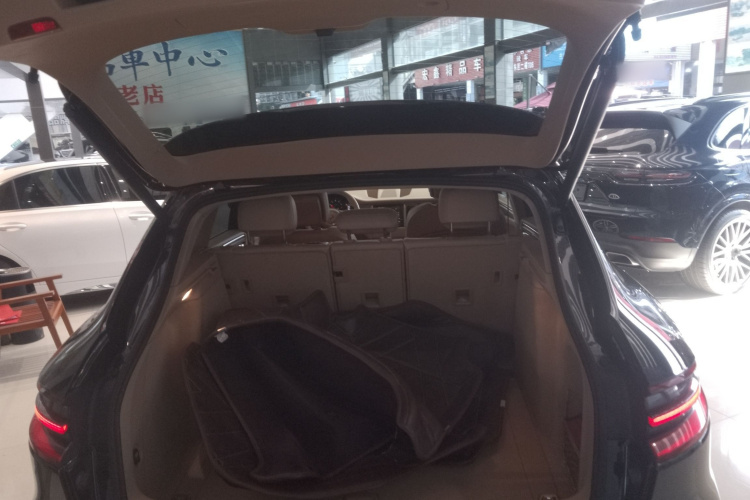 保时捷 2014款 Macan 2.0T机舱底盘23