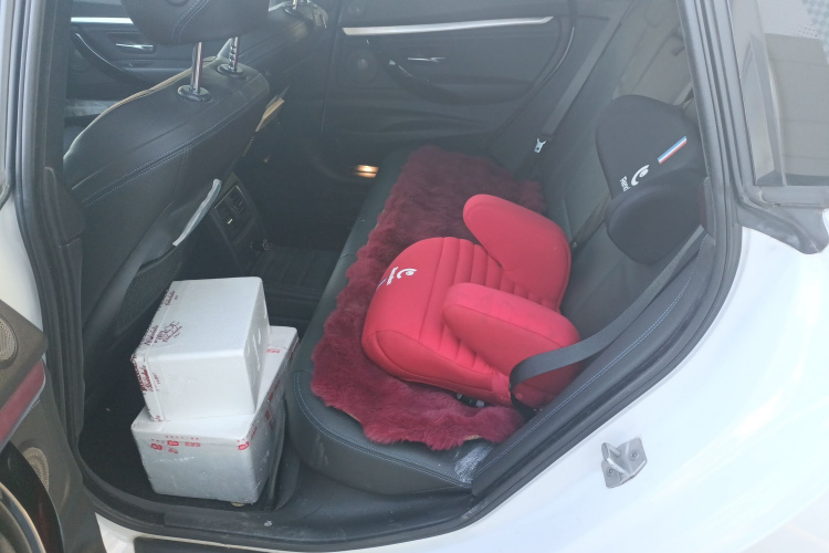 宝马3系GT 2020款 320i M运动曜夜版中控内饰21