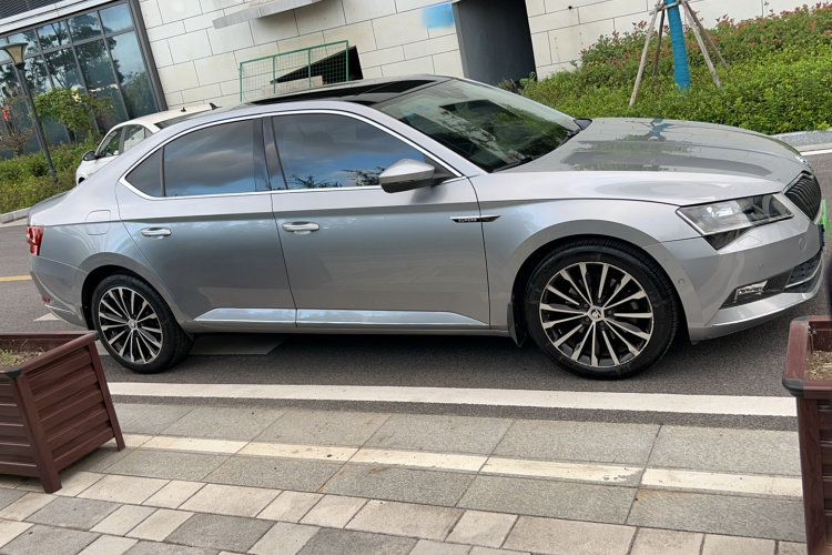 斯柯达 速派 2018款 TSI330 DSG豪华版 国V车身外观6003