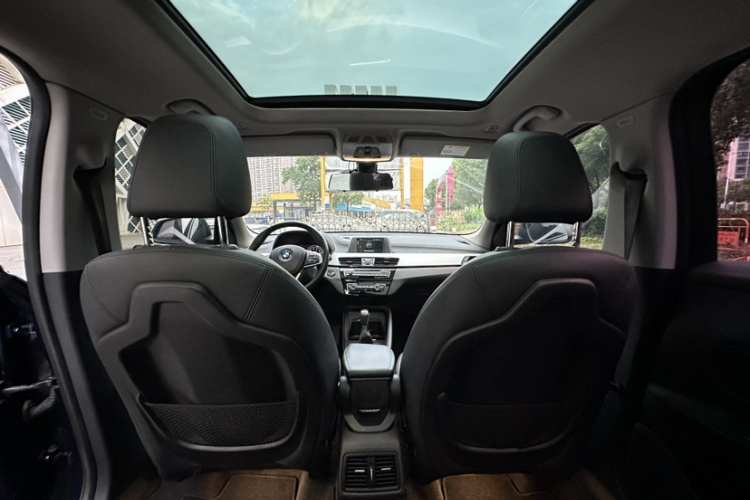 宝马X1 2019款 sDrive18Li 时尚型中控内饰7009