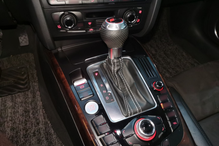 奥迪A4L 2012款 2.0 TFSI 自动运动型局部细节18