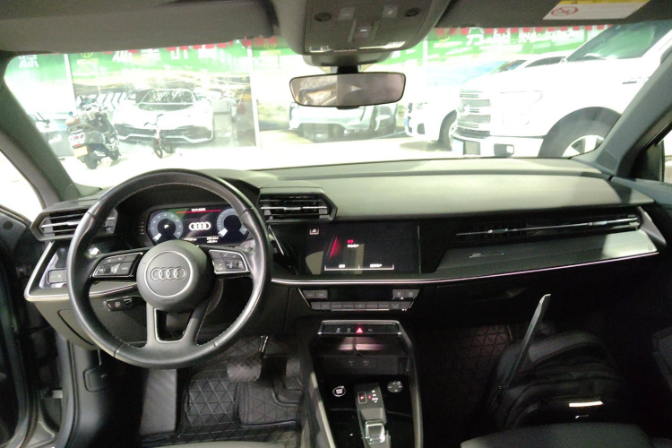 奥迪A3 2024款 A3L Limousine 35 TFSI 时尚运动型中控内饰12