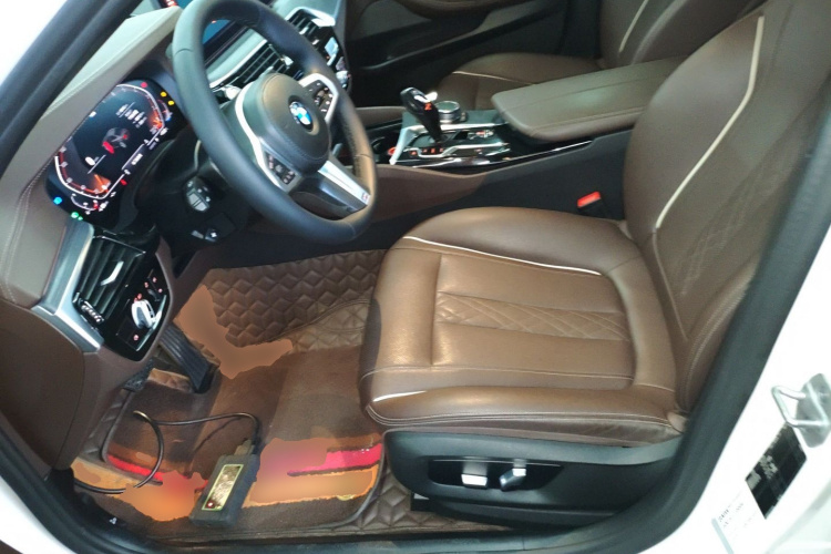 宝马5系 2021款 530Li 领先型 M运动套装中控内饰19