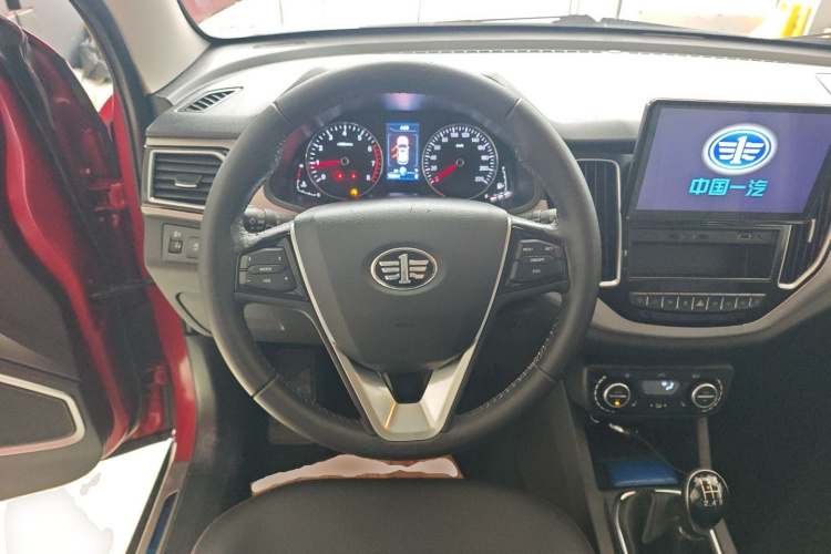 一汽 森雅R7 2016款 1.6L 手动尊贵型中控内饰13