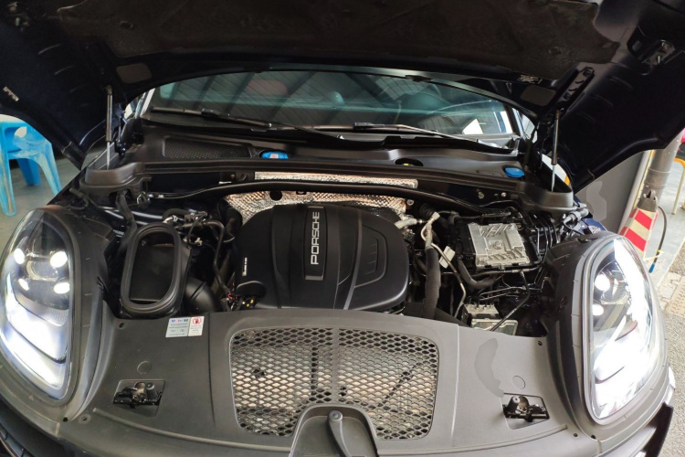 保时捷 2020款 Macan 2.0T机舱底盘24