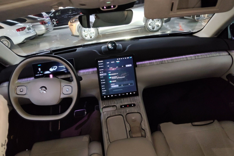 蔚来ET7 2022款 75kWh中控内饰7002