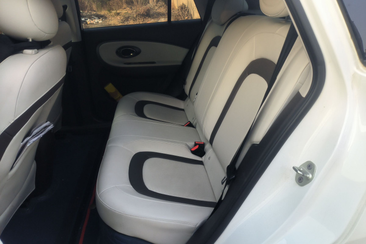 江淮钇为 钇为3 2024款 挚爱版 330km Air中控内饰21