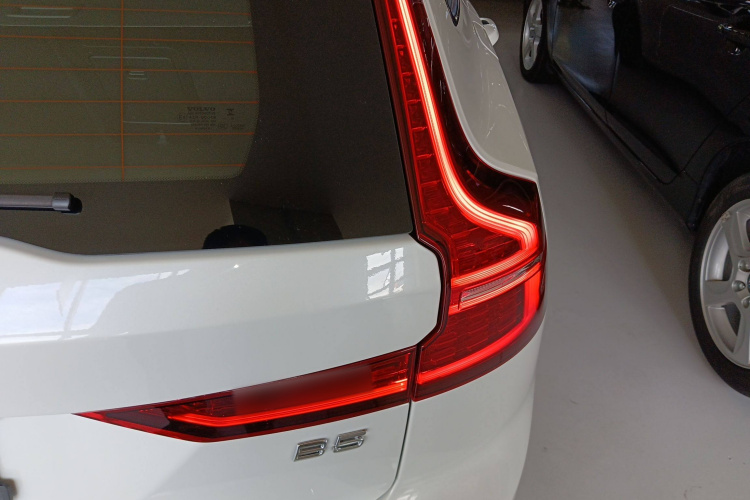 沃尔沃V60 2024款 B5 智远豪华版车身外观9