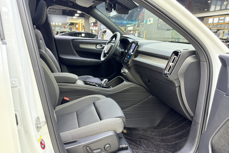 沃尔沃XC40 2024款 B3 智远豪华版局部细节9007