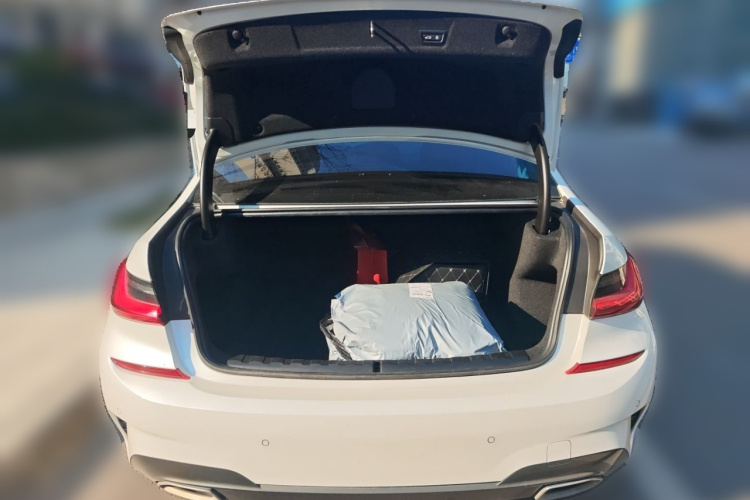 宝马3系 2022款 325Li M运动套装中控内饰23