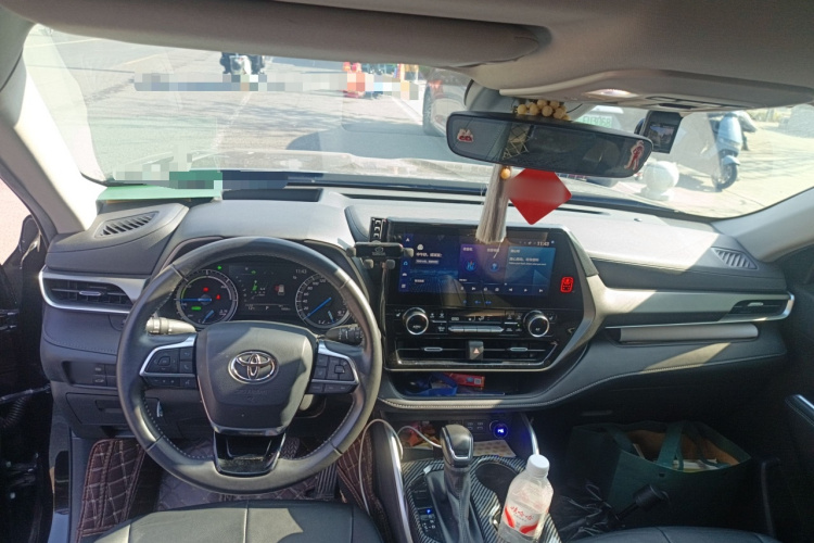 丰田 汉兰达 2022款 双擎 2.5L 四驱尊贵版 7座中控内饰12